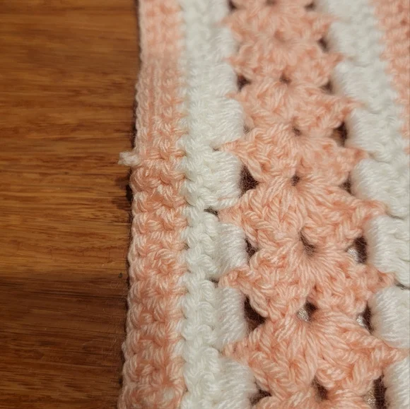 Hand Crochet Vintage Baby Blanket Throw,Salmon & White Color Scalloped Edge - Picture 7 of 13
